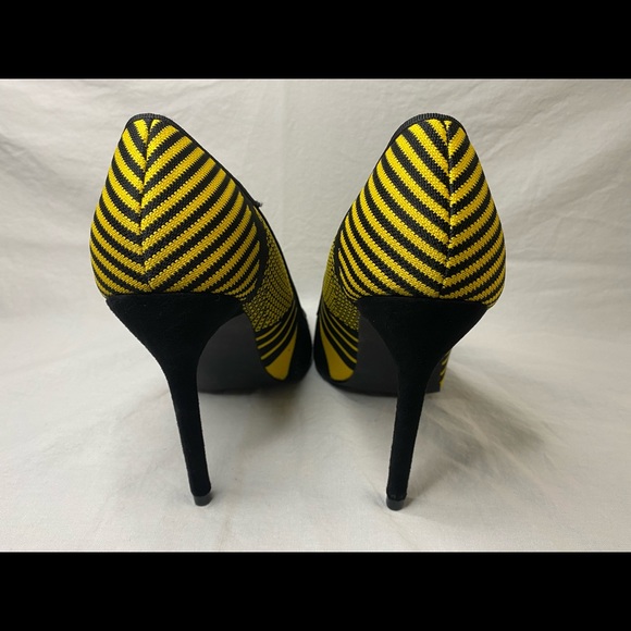 CAPE ROBBIN Black/Yellow Pumps/Heels - Picture 4 of 4